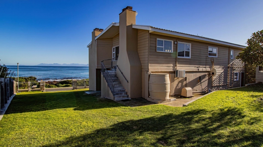 4 Bedroom Property for Sale in Perlemoenbaai Western Cape